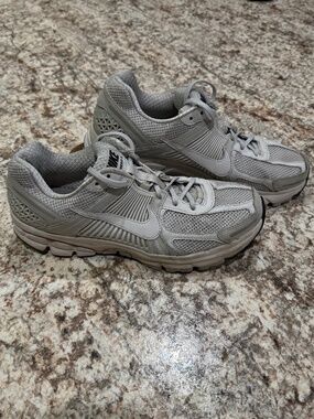 Nike Zoom Vomero 5 Mens Shoes US 10 White Vast Grey Sneakers Y2K BV1358-001